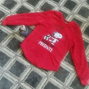 NWOT (Peanuts) Snoopy Fluffy Christmas Pajama Top